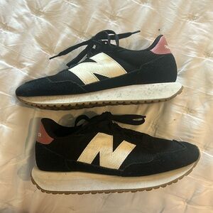 New Balance 237 Black / white / pink